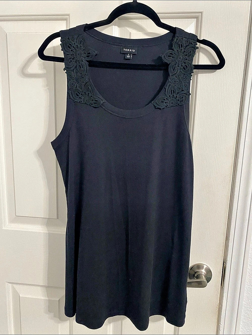 Torrid Black Lace Neck Tank Top Size 1 Like New